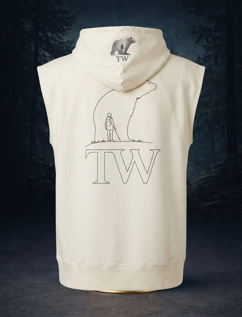 Colete canguru TW Urso off-white de moletom sem manga com capuz e estampa exclusiva nas costas. TW - Leve para o Mundo.